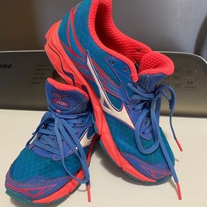 Mizuno Women’s Wave Catalyst Running Shoe